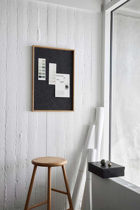 Recy. Pinboard – Dark Grey filt – 4 størrelser.