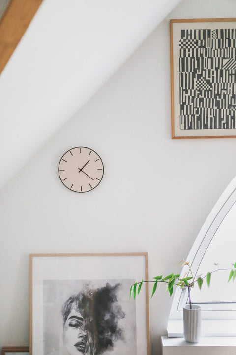 Powder Dark Oak vægur – Ø28/Ø38 cm