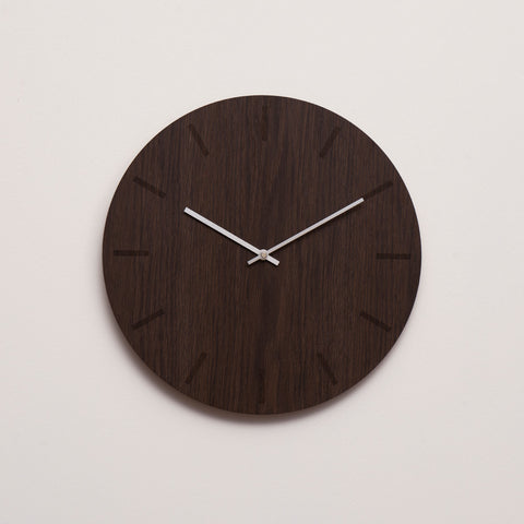 Dark Oak vægur – Ø28/Ø38 cm