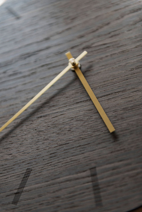 Dark Oak vægur – Ø28/Ø38 cm