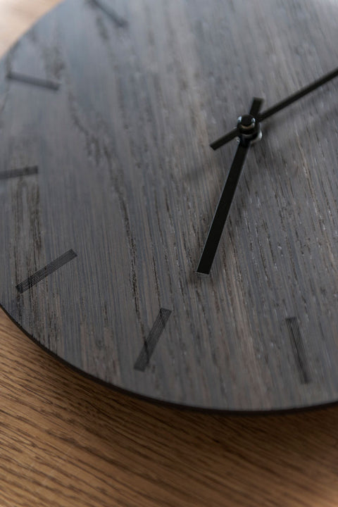 Dark Oak vægur – Ø28/Ø38 cm